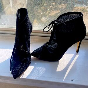 Beautiful Gianni Binni Black mesh front tie heels.